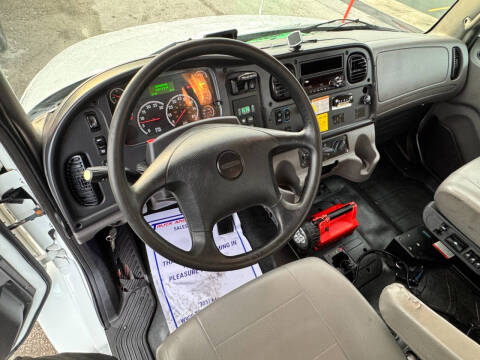 2018 Freightliner M2 106