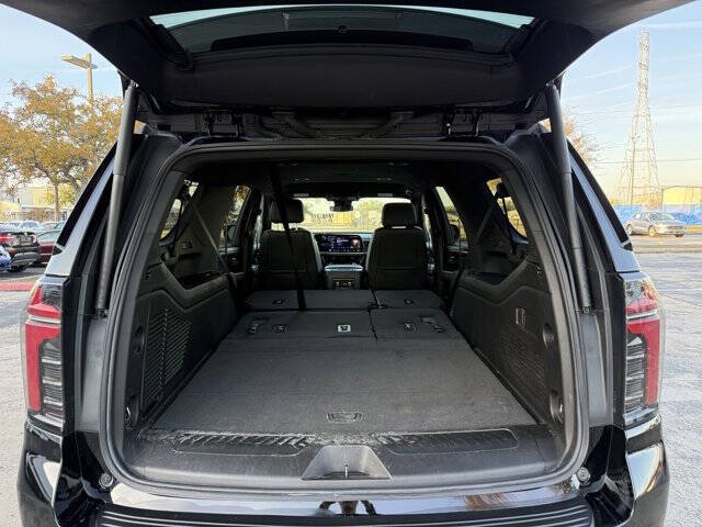 2025 Chevrolet Suburban LT