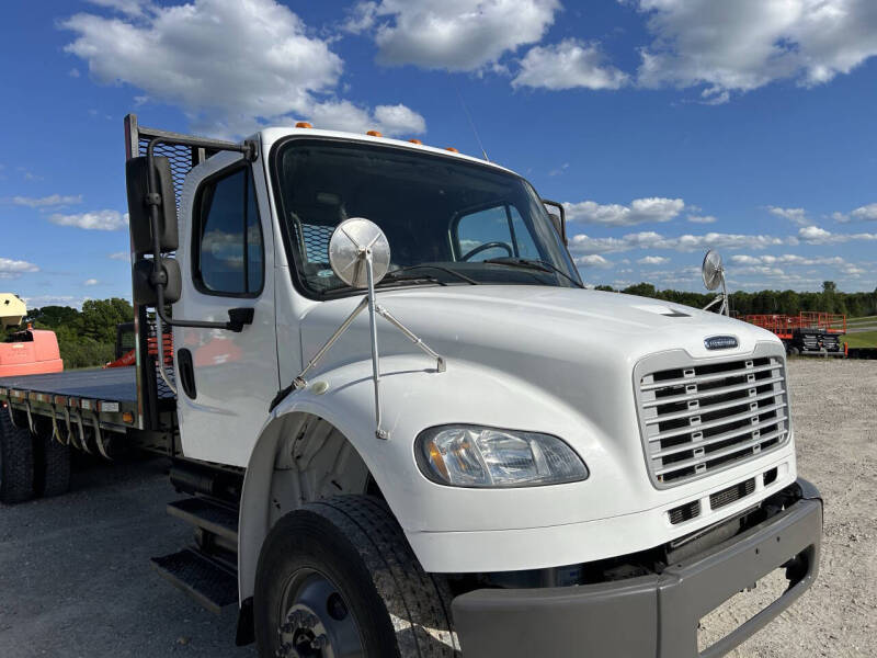 2017 Freightliner M2106 Truck