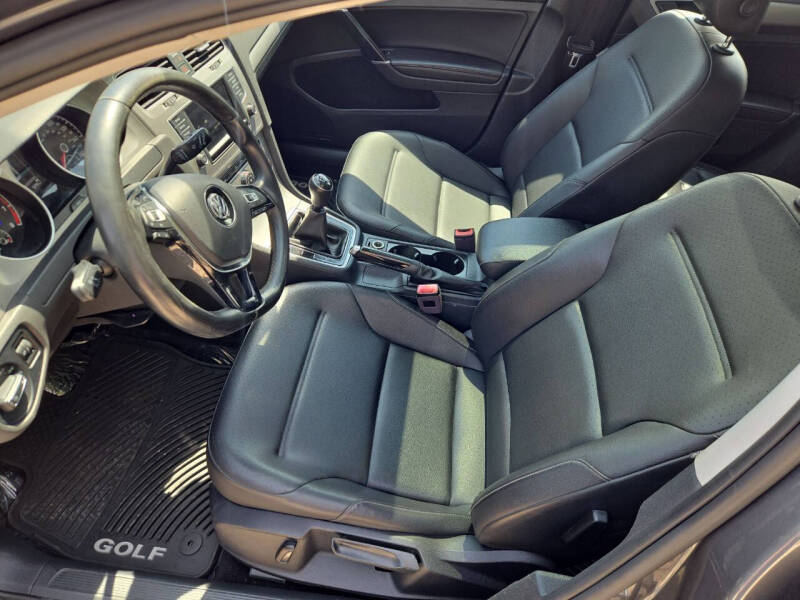 2017 Volkswagen Golf TSI S