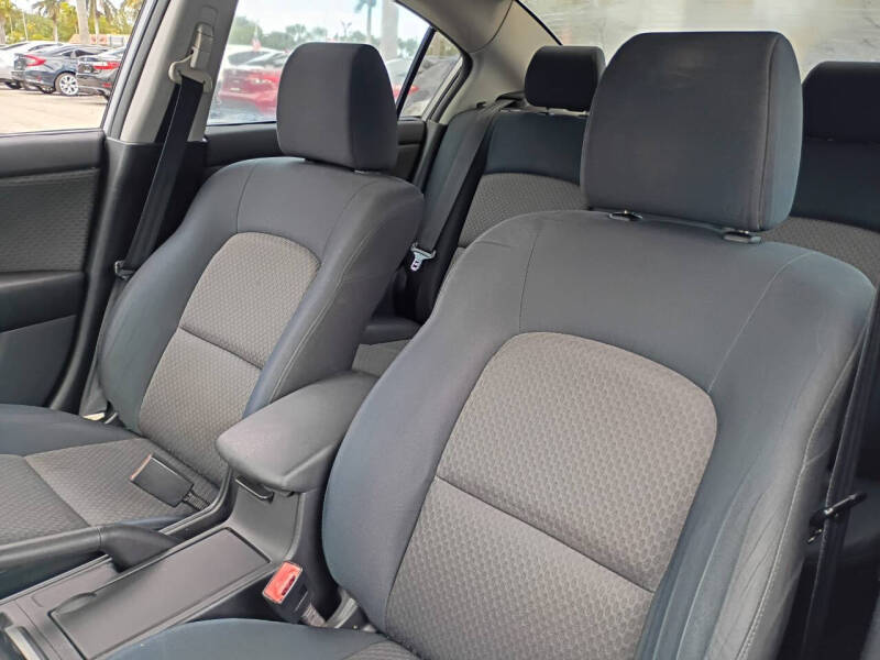 2005 Mazda MAZDA3 i