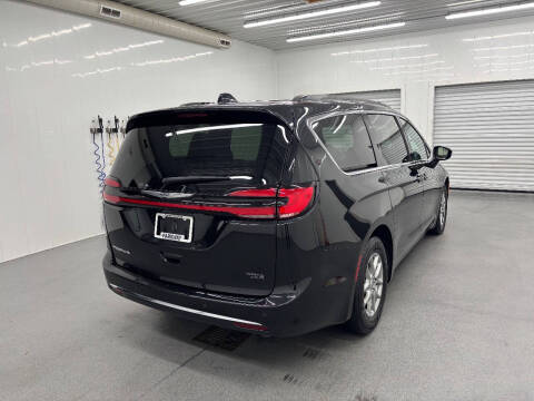 2022 Chrysler Pacifica Touring