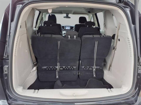 2022 Chrysler Voyager LX