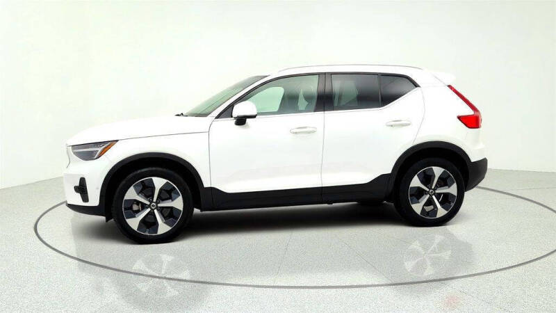 2024 Volvo XC40 B5 Plus Bright Theme