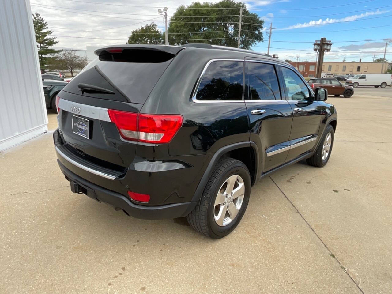 2013 Jeep Grand Cherokee for sale at Auto Connection in Waterloo, IA