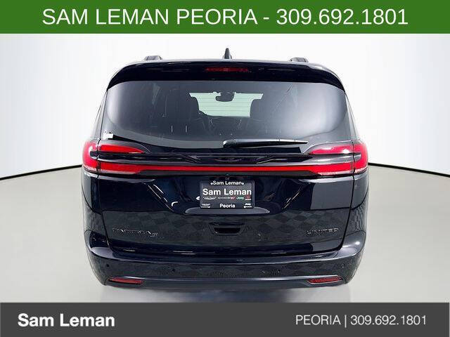 2027 Chrysler Pacifica Limited