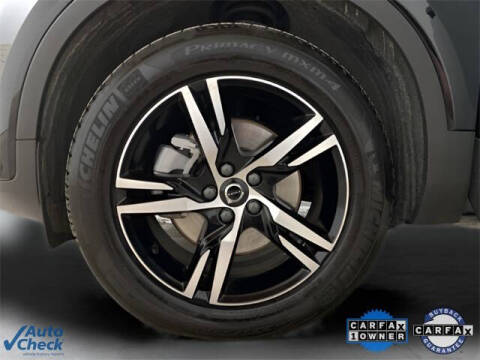 2025 Volvo XC40 B5 Core Bright Theme