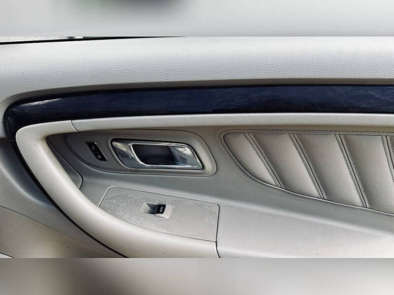 2018 Ford Taurus Limited