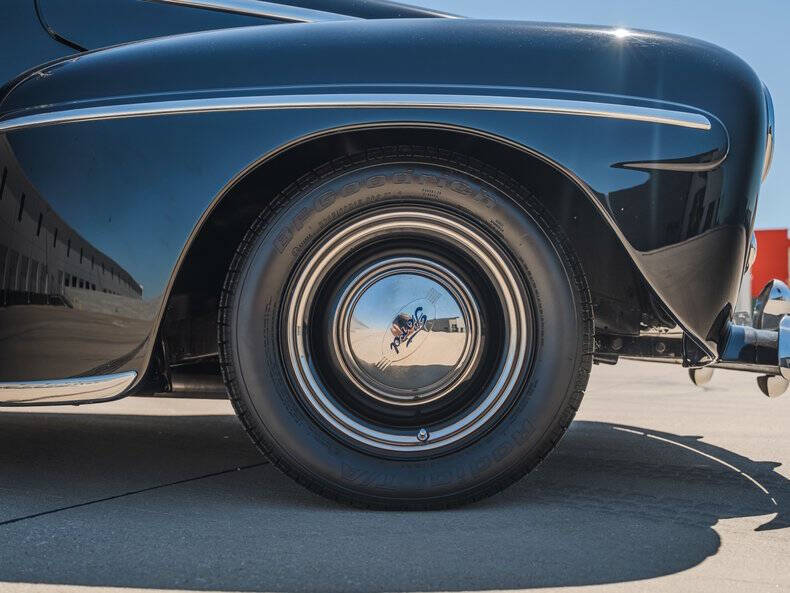 1947 Ford Super Deluxe