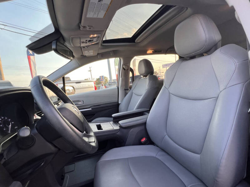 2021 Toyota Sienna XLE 8-Passenger