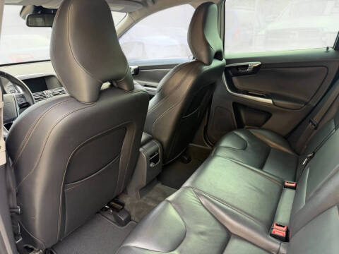 2017 Volvo XC60 T5 Dynamic
