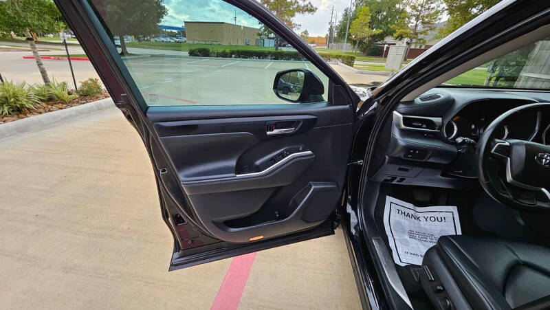 2023 Toyota Highlander XLE