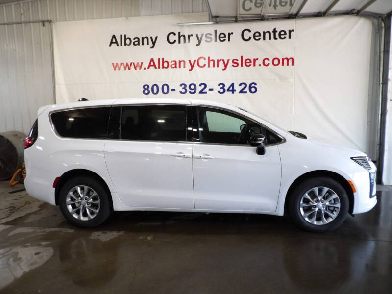 2027 Chrysler Pacifica Select