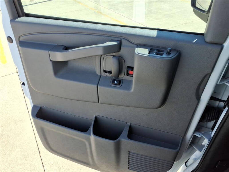 2025 Chevrolet Express 2500
