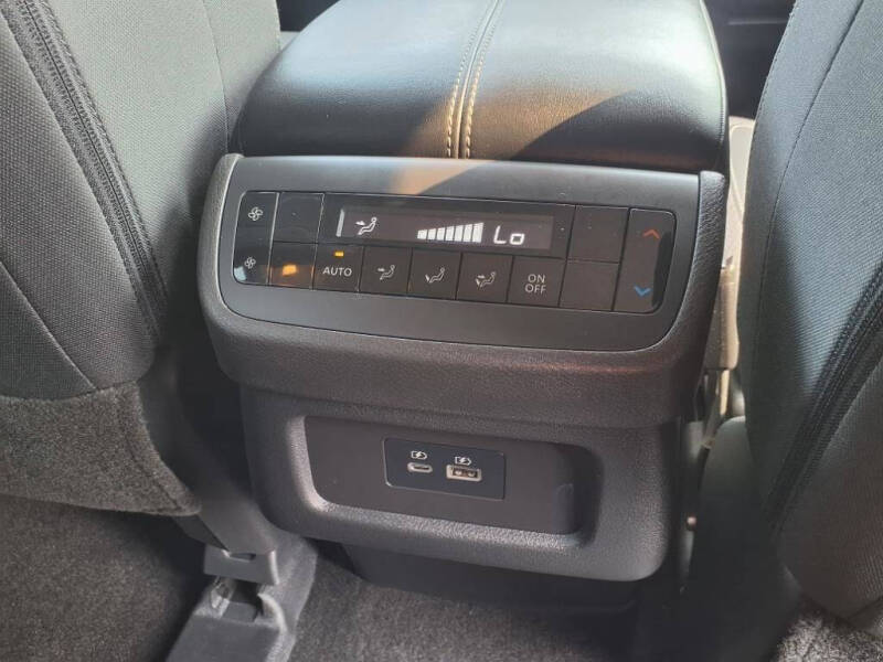 2023 Nissan Pathfinder SV