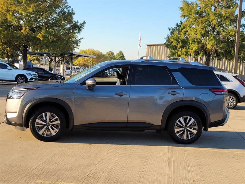 2024 Nissan Pathfinder SL