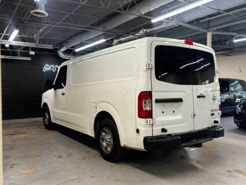 2012 Nissan NV 2500 HD S