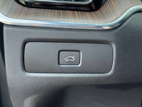 2023 Volvo XC60 B5 Ultimate Bright Theme