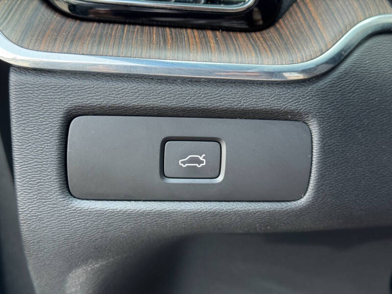 2023 Volvo XC60 B5 Ultimate Bright Theme