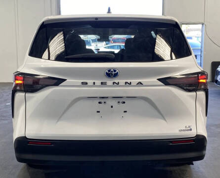 2023 Toyota Sienna LE 8-Passenger