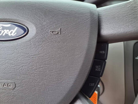 2004 Ford Taurus SES