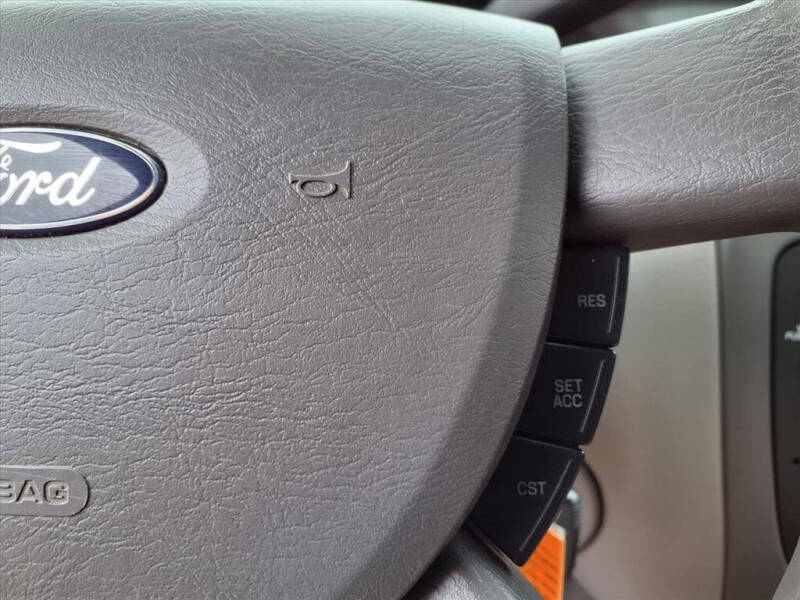 2004 Ford Taurus SES