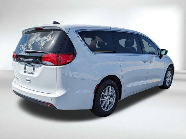 2026 Chrysler Voyager LX