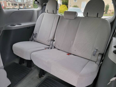 2017 Toyota Sienna LE 7-Passenger