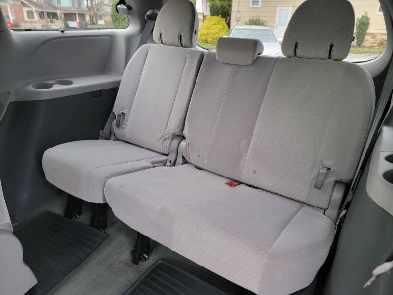 2017 Toyota Sienna LE 7-Passenger