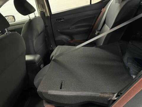 2025 Nissan Versa SR