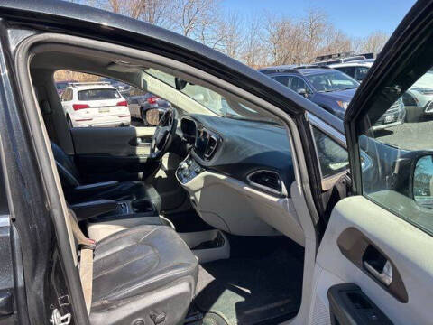 2017 Chrysler Pacifica Touring-L Plus