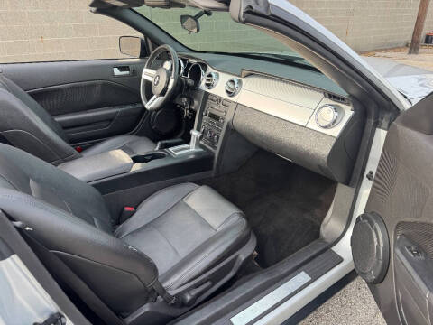 2005 Ford Mustang V6 Deluxe