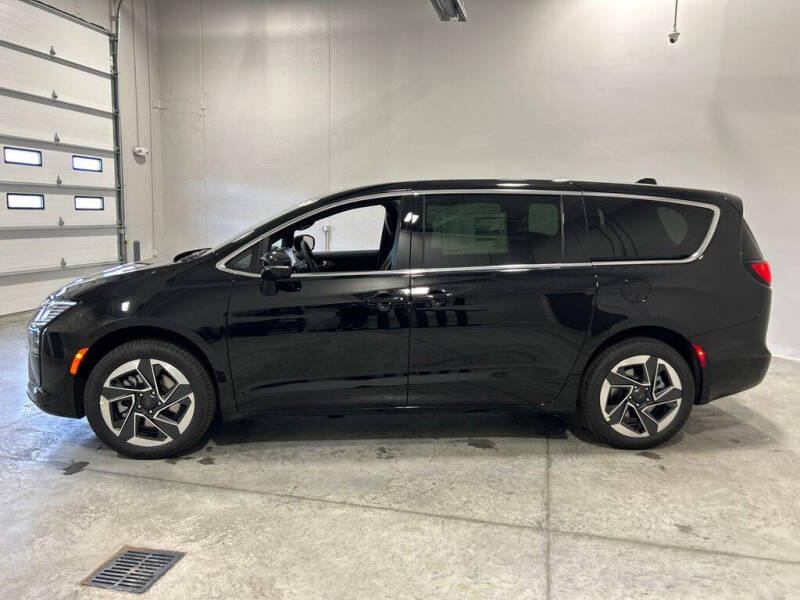 2027 Chrysler Pacifica Limited