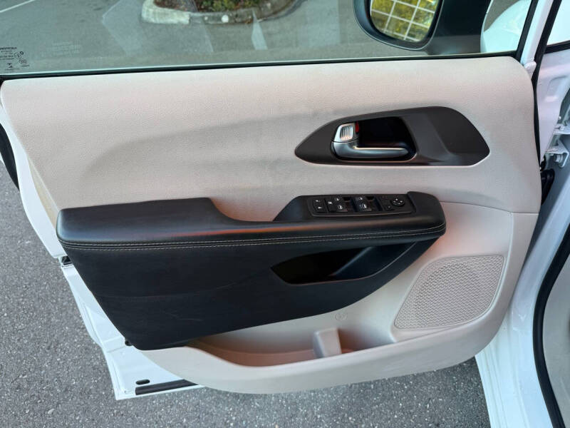 2020 Chrysler Voyager LXi