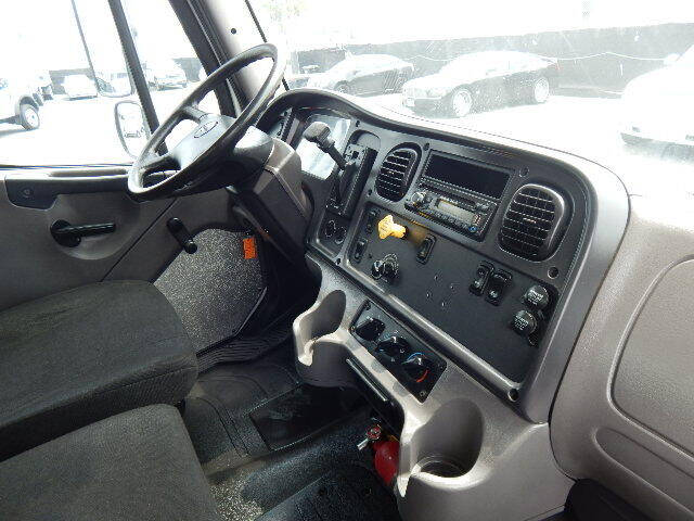 2016 Freightliner M2 106
