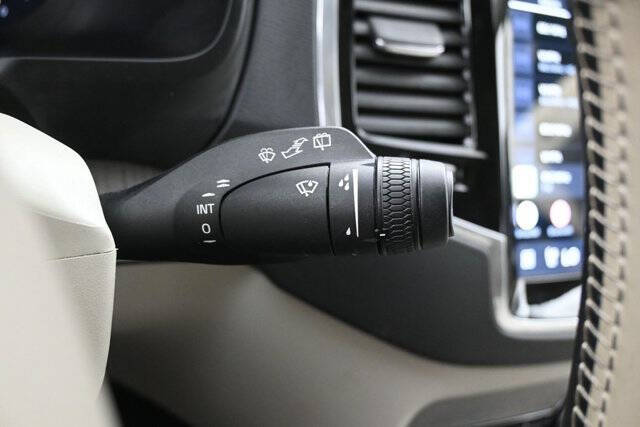 2025 Volvo XC90 B5 Plus Bright Theme