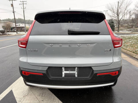 2025 Volvo XC40 B5 Plus Bright Theme