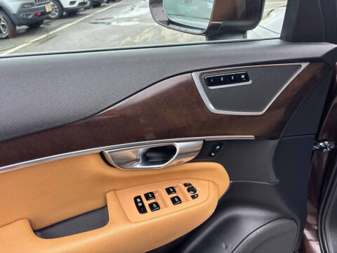2018 Volvo XC90 T6 Momentum