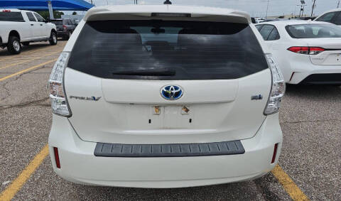 2014 Toyota Prius v Three