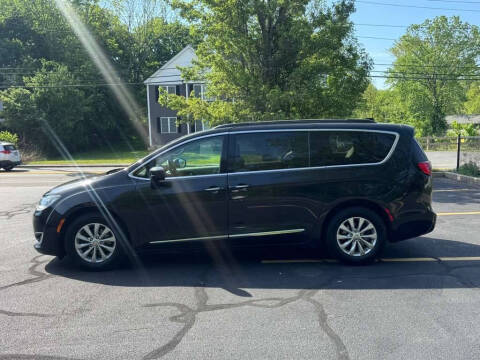 2017 Chrysler Pacifica Touring-L