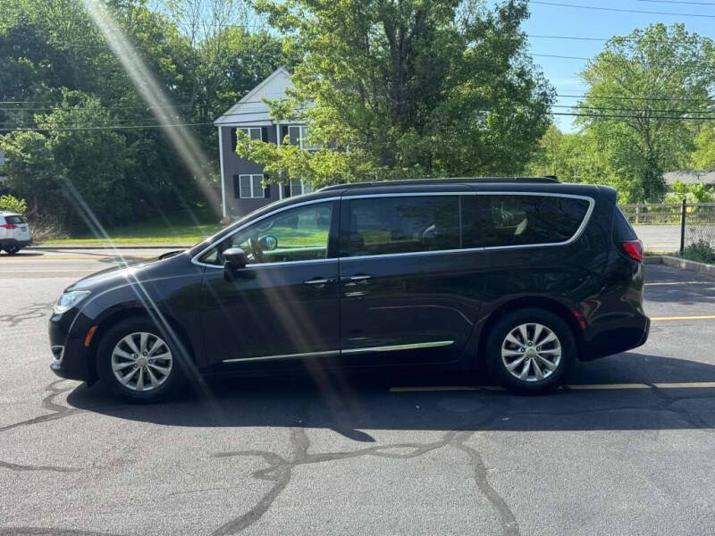 2017 Chrysler Pacifica Touring-L
