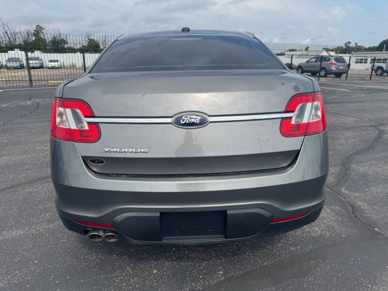 2012 Ford Taurus SE