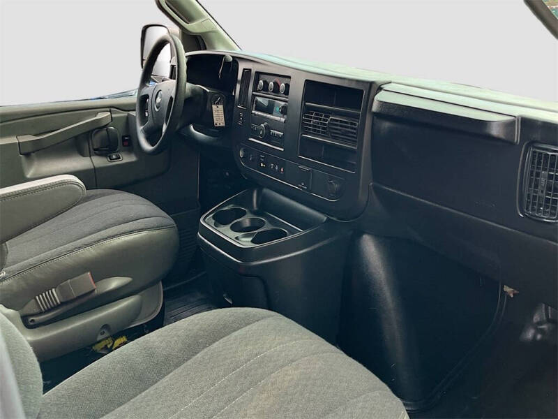 2023 Chevrolet Express 2500