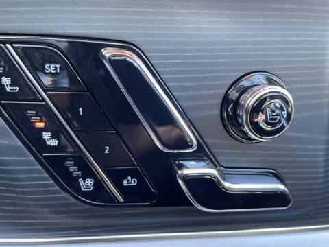 2025 Cadillac LYRIQ Luxury 3