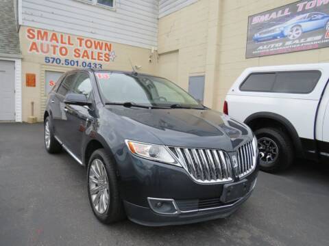 2013 Lincoln MKX for sale at Small Town Auto Sales in Hazleton PA