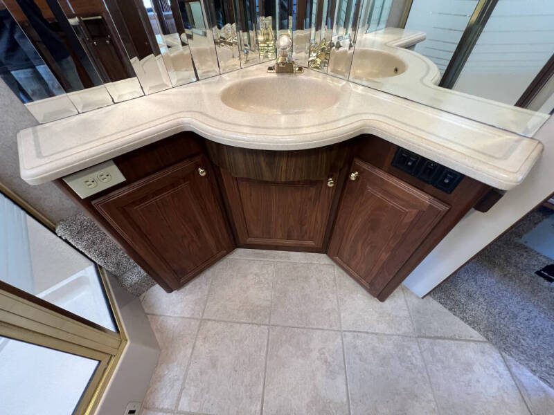 2002 Foretravel GV320 4010