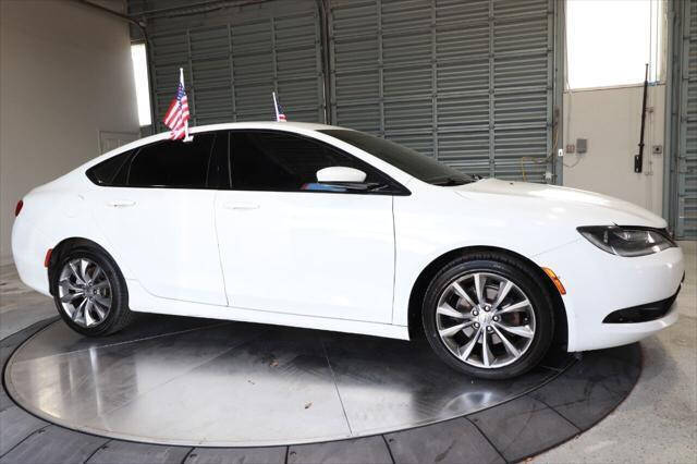 2015 Chrysler 200  - $12,297
