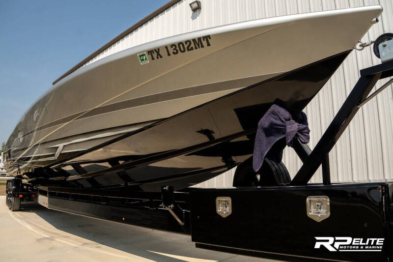 2019 Outerlimits SV43