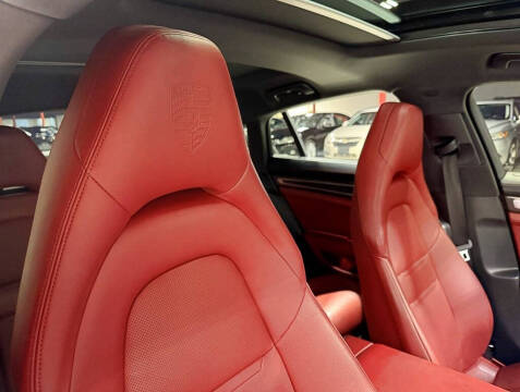 2018 Porsche Panamera 4