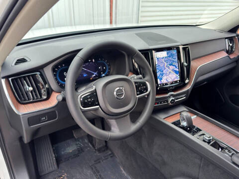 2024 Volvo XC60 B5 Plus Dark Theme